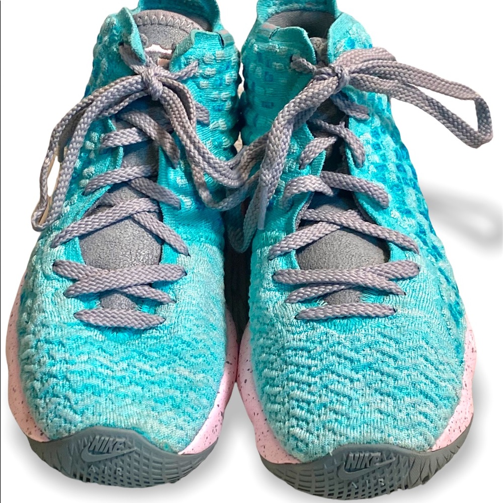 Nike LeBron James XVII 17 GS Sz 3Y / 4.5 Womens  ‘South Beach’ Light Aqua